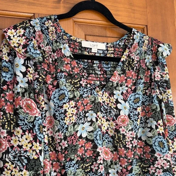 LOFT floral smocked top - Picture 3 of 6